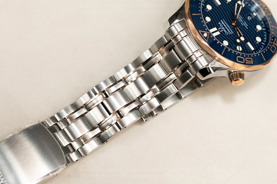(2019. 10. 7) 오메가 씨마스터 다이버 300M 스틸 세드나ᵀᴹ 투톤 블루다이얼(OMEGA Seamaster Diver 300M Two Tone Blu… 이미지 8