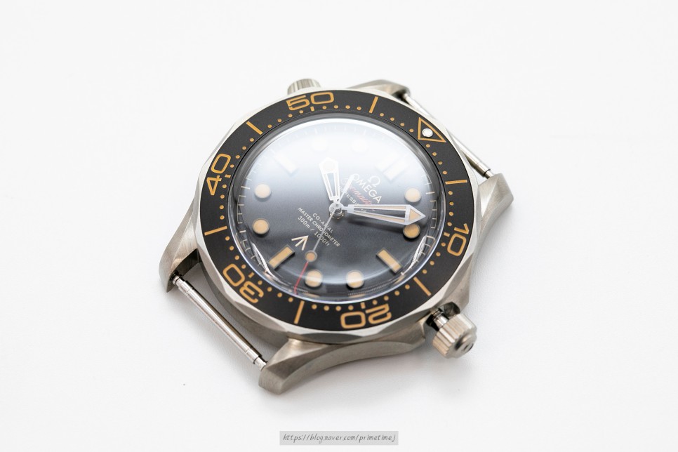 (2020. 5. 26) 오메가 씨마스터 다이버 300M 007에디션 '노 타임 투 다이" 티타늄시계(Omega Seamaster Diver 300m 007 '… 이미지 1