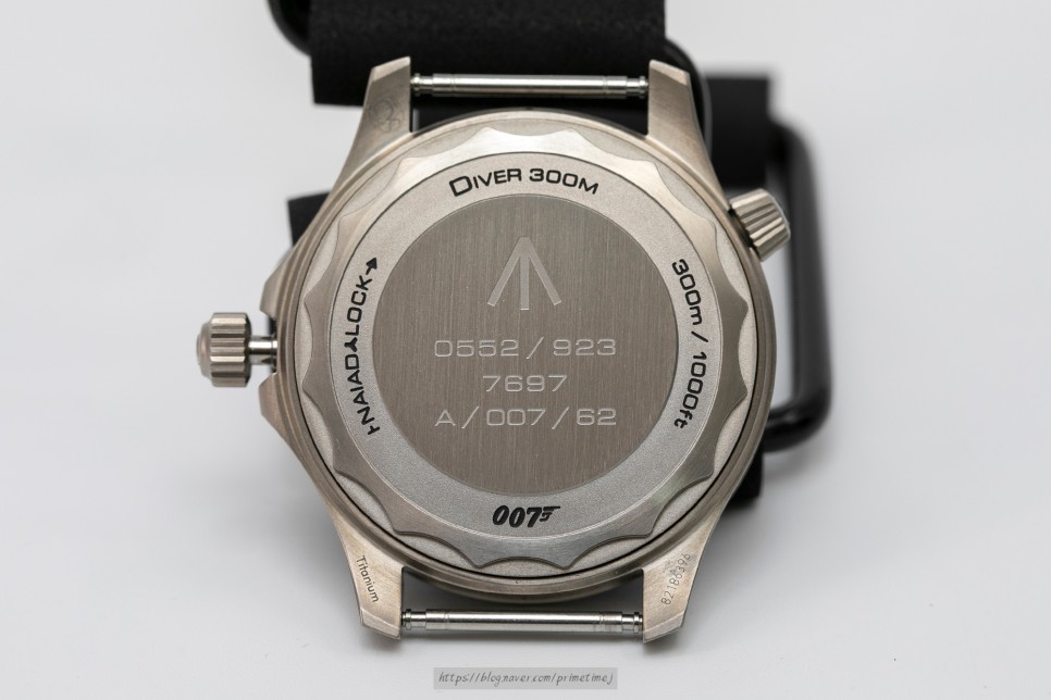 (2020. 5. 26) 오메가 씨마스터 다이버 300M 007에디션 '노 타임 투 다이" 티타늄시계(Omega Seamaster Diver 300m 007 '… 이미지 5