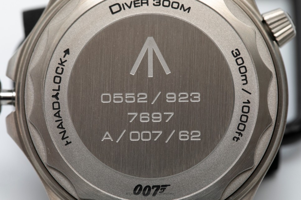 (2020. 5. 26) 오메가 씨마스터 다이버 300M 007에디션 '노 타임 투 다이" 티타늄시계(Omega Seamaster Diver 300m 007 '… 이미지 6