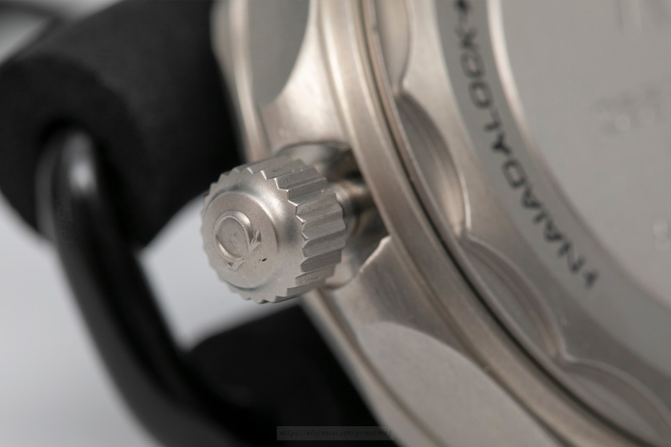 (2020. 5. 26) 오메가 씨마스터 다이버 300M 007에디션 '노 타임 투 다이" 티타늄시계(Omega Seamaster Diver 300m 007 '… 이미지 7