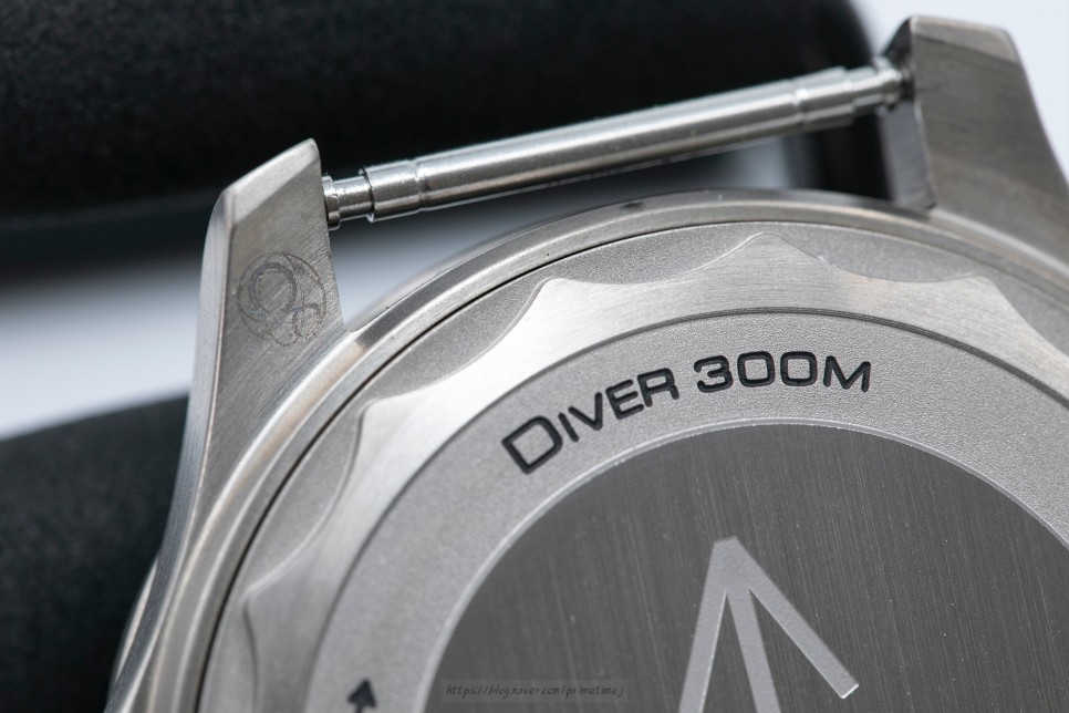 (2020. 5. 26) 오메가 씨마스터 다이버 300M 007에디션 '노 타임 투 다이" 티타늄시계(Omega Seamaster Diver 300m 007 '… 이미지 8
