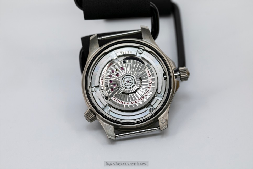 (2020. 5. 26) 오메가 씨마스터 다이버 300M 007에디션 '노 타임 투 다이" 티타늄시계(Omega Seamaster Diver 300m 007 '… 이미지 14