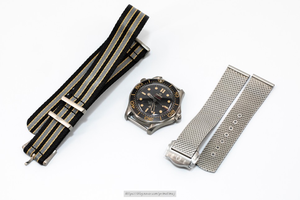 (2020. 5. 26) 오메가 씨마스터 다이버 300M 007에디션 '노 타임 투 다이" 티타늄시계(Omega Seamaster Diver 300m 007 '… 이미지 17
