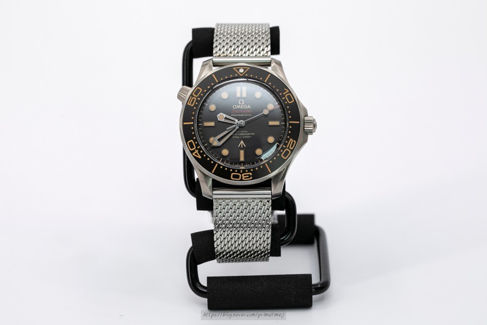 (2020. 5. 26) 오메가 씨마스터 다이버 300M 007에디션 '노 타임 투 다이" 티타늄시계(Omega Seamaster Diver 300m 007 '… 이미지 21