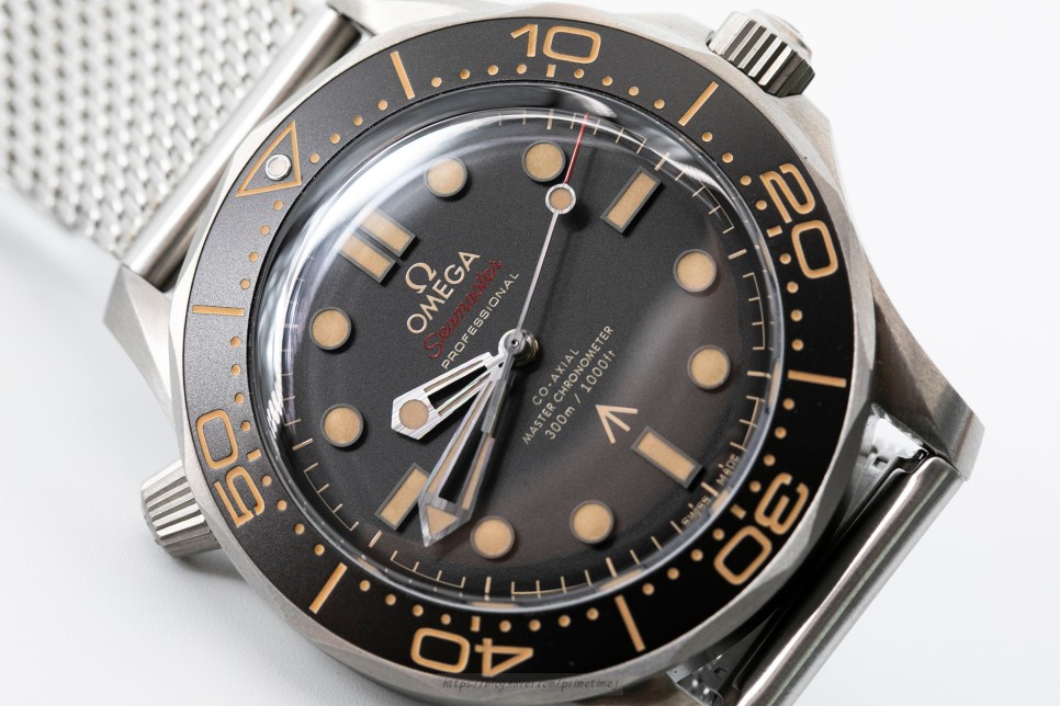 (2020. 5. 26) 오메가 씨마스터 다이버 300M 007에디션 '노 타임 투 다이" 티타늄시계(Omega Seamaster Diver 300m 007 '… 이미지 24