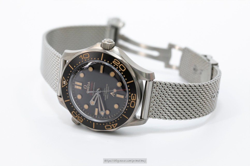 (2020. 5. 26) 오메가 씨마스터 다이버 300M 007에디션 '노 타임 투 다이" 티타늄시계(Omega Seamaster Diver 300m 007 '… 이미지 26