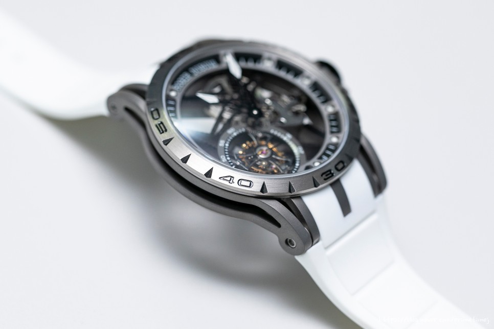 (2020. 6. 13) 로져드뷔 엑스칼리버 스포츠 뚜르비옹 46 리뷰 (Roger Dubuis Excalibur Sports Tourbillon 46) 이미지 4