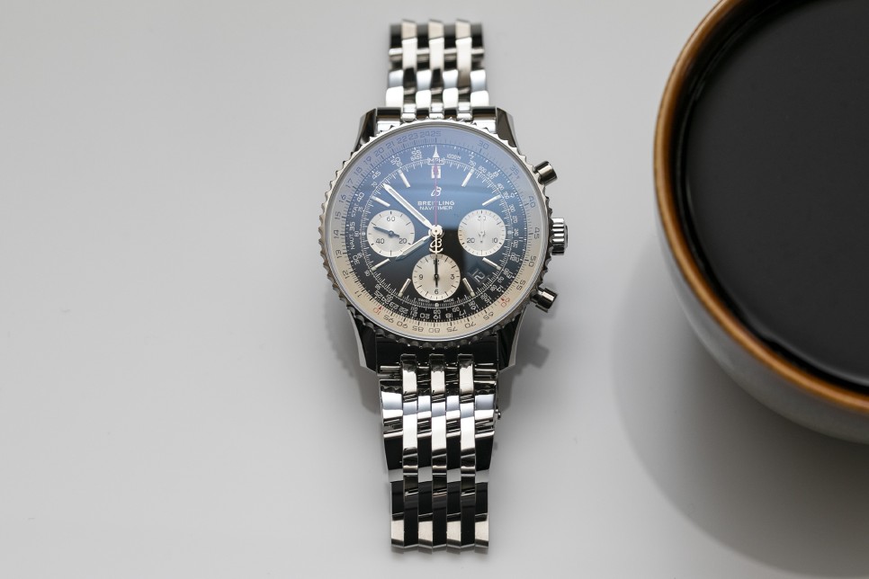 네비타이머 B01 크로노그래프 43 신형 레플리카 감정방법을 공유...... How To Spot Breitling Navitimer B01 Chronograp… 이미지 2
