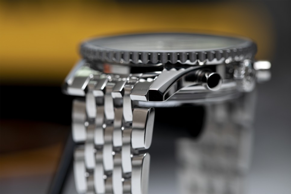 네비타이머 B01 크로노그래프 43 신형 레플리카 감정방법을 공유...... How To Spot Breitling Navitimer B01 Chronograp… 이미지 4