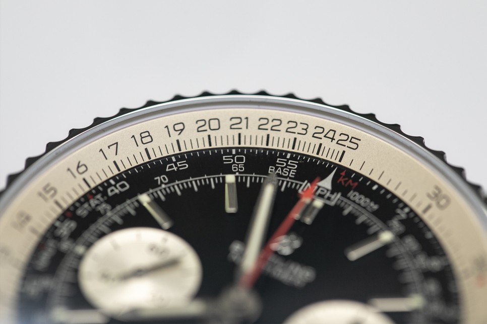 네비타이머 B01 크로노그래프 43 신형 레플리카 감정방법을 공유...... How To Spot Breitling Navitimer B01 Chronograp… 이미지 6
