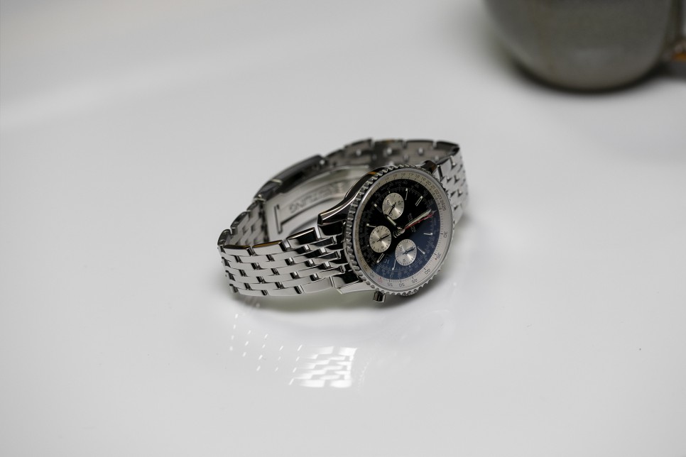 네비타이머 B01 크로노그래프 43 신형 레플리카 감정방법을 공유...... How To Spot Breitling Navitimer B01 Chronograp… 이미지 8