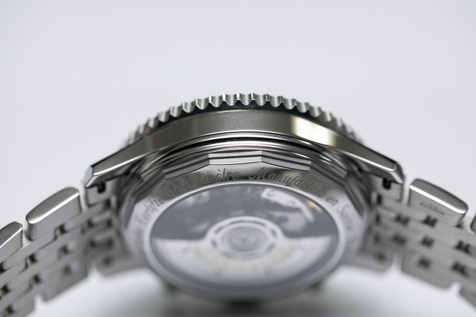 네비타이머 B01 크로노그래프 43 신형 레플리카 감정방법을 공유...... How To Spot Breitling Navitimer B01 Chronograp… 이미지 10