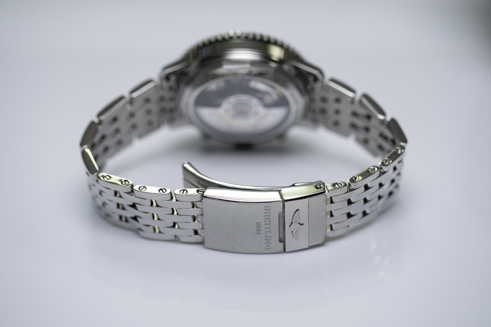 네비타이머 B01 크로노그래프 43 신형 레플리카 감정방법을 공유...... How To Spot Breitling Navitimer B01 Chronograp… 이미지 11