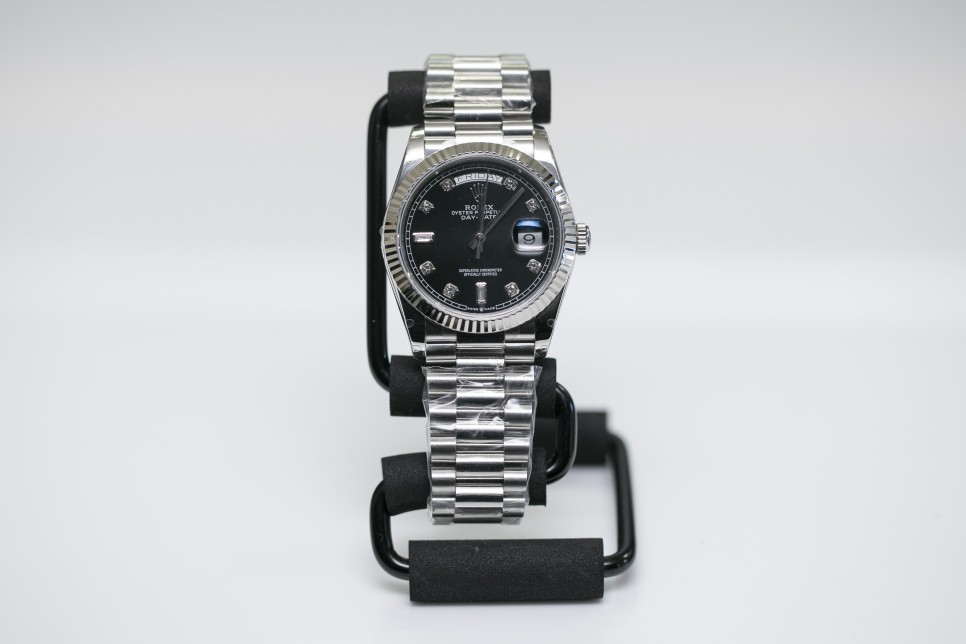 데이데이트 36 골드&다이아 레플리카시계 감정방법을 공유합니다. Rolex Day-Date 36 Luxury Black Rep Watch Review 이미지 3