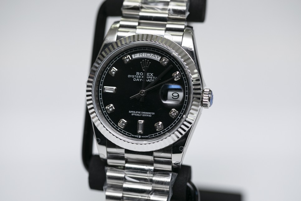 데이데이트 36 골드&다이아 레플리카시계 감정방법을 공유합니다. Rolex Day-Date 36 Luxury Black Rep Watch Review 이미지 4