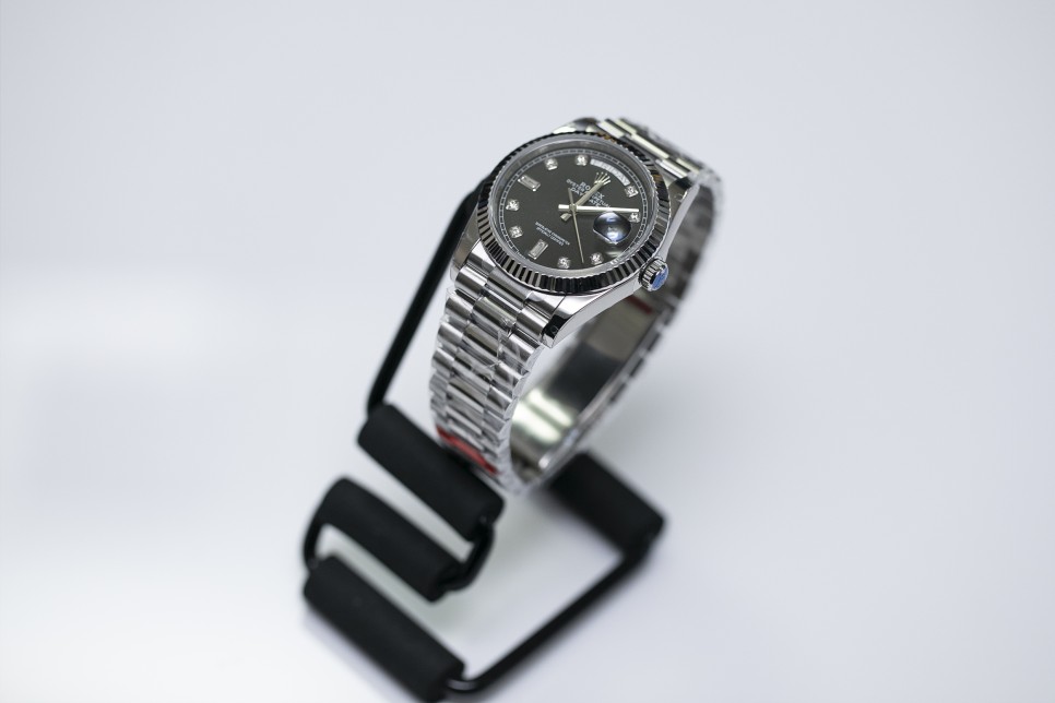 데이데이트 36 골드&다이아 레플리카시계 감정방법을 공유합니다. Rolex Day-Date 36 Luxury Black Rep Watch Review 이미지 6