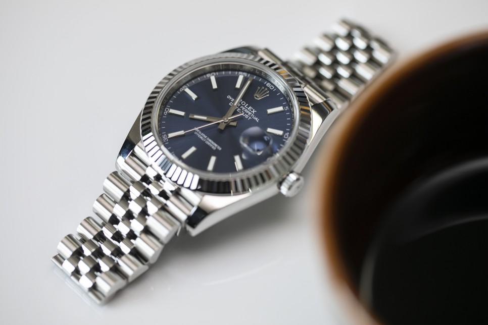 뉴 칼리버, 데이저스트(126334) 41 레플리카에 대한 감정방법 공유 How To Spot Fake Rolex Datejust 41 Blue 126334 N… 이미지 2