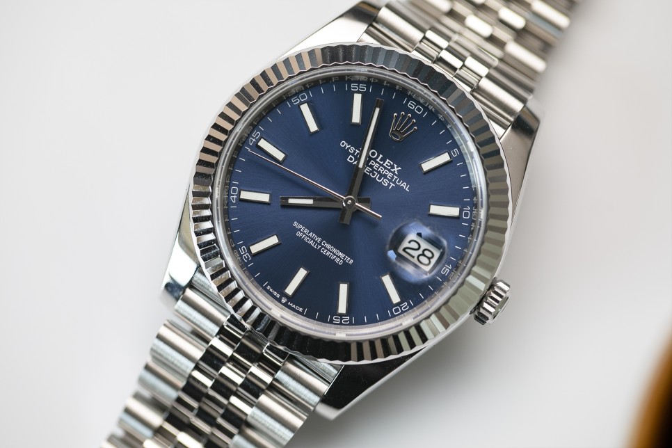 뉴 칼리버, 데이저스트(126334) 41 레플리카에 대한 감정방법 공유 How To Spot Fake Rolex Datejust 41 Blue 126334 N… 이미지 3