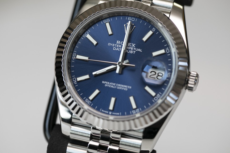 뉴 칼리버, 데이저스트(126334) 41 레플리카에 대한 감정방법 공유 How To Spot Fake Rolex Datejust 41 Blue 126334 N… 이미지 8