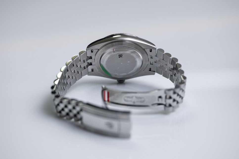뉴 칼리버, 데이저스트(126334) 41 레플리카에 대한 감정방법 공유 How To Spot Fake Rolex Datejust 41 Blue 126334 N… 이미지 14