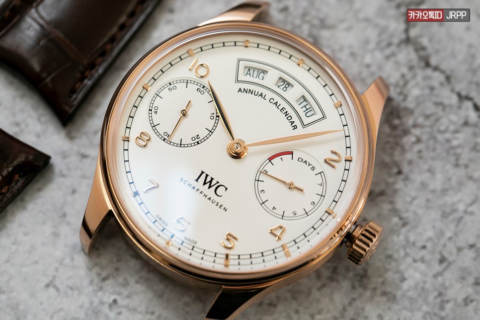 손목에 금색 축복을 내려주소서.. IWC 포르투기저 애뉴얼 캘린더 핑크골드 레플리카시계 리뷰 IWC Portuguese Annual Calendar 이미지 5