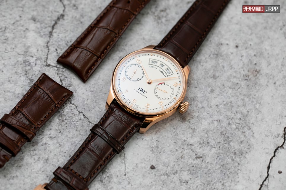 손목에 금색 축복을 내려주소서.. IWC 포르투기저 애뉴얼 캘린더 핑크골드 레플리카시계 리뷰 IWC Portuguese Annual Calendar 이미지 6