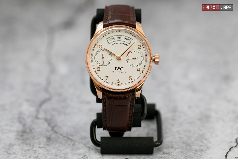 손목에 금색 축복을 내려주소서.. IWC 포르투기저 애뉴얼 캘린더 핑크골드 레플리카시계 리뷰 IWC Portuguese Annual Calendar 이미지 7