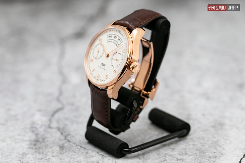 손목에 금색 축복을 내려주소서.. IWC 포르투기저 애뉴얼 캘린더 핑크골드 레플리카시계 리뷰 IWC Portuguese Annual Calendar 이미지 8
