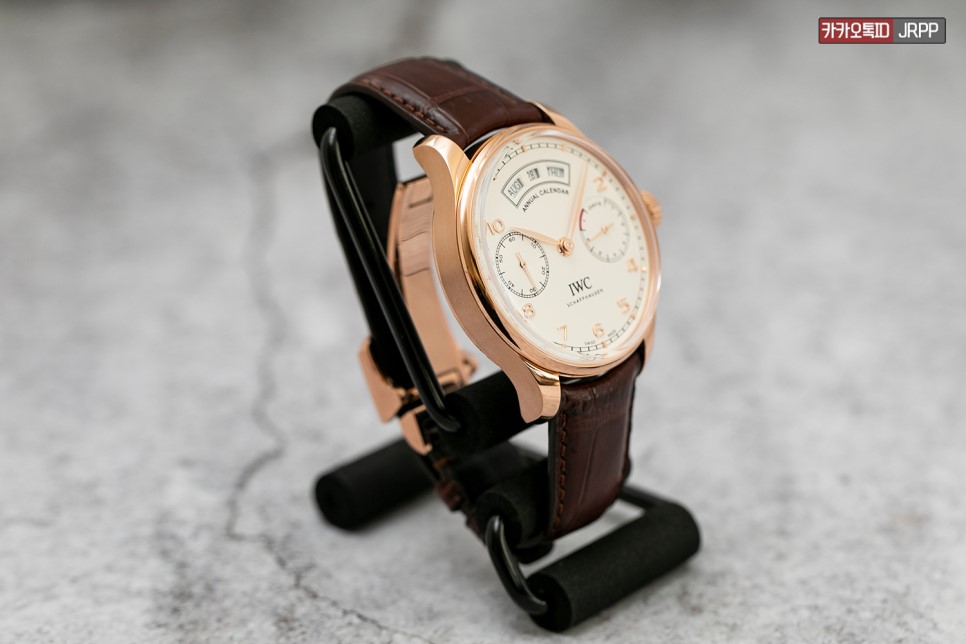 손목에 금색 축복을 내려주소서.. IWC 포르투기저 애뉴얼 캘린더 핑크골드 레플리카시계 리뷰 IWC Portuguese Annual Calendar 이미지 9