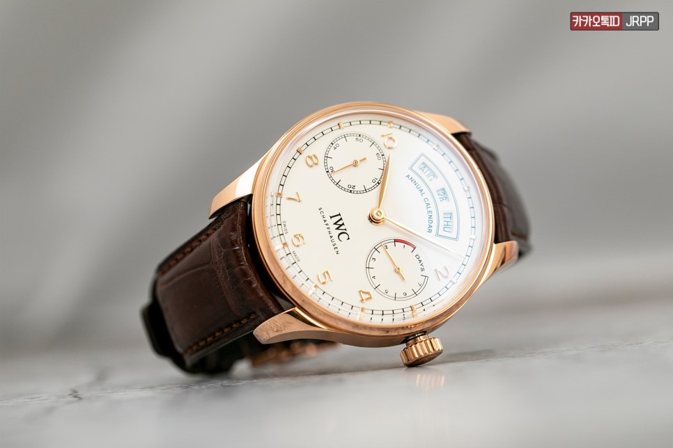 손목에 금색 축복을 내려주소서.. IWC 포르투기저 애뉴얼 캘린더 핑크골드 레플리카시계 리뷰 IWC Portuguese Annual Calendar 이미지 10