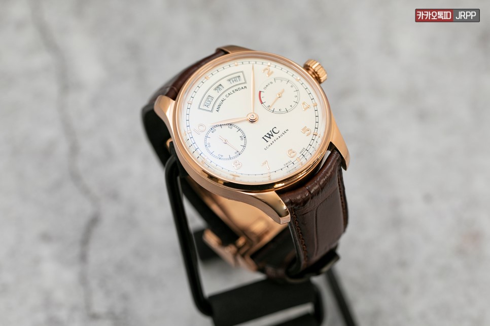 손목에 금색 축복을 내려주소서.. IWC 포르투기저 애뉴얼 캘린더 핑크골드 레플리카시계 리뷰 IWC Portuguese Annual Calendar 이미지 11