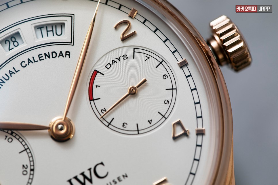 손목에 금색 축복을 내려주소서.. IWC 포르투기저 애뉴얼 캘린더 핑크골드 레플리카시계 리뷰 IWC Portuguese Annual Calendar 이미지 13