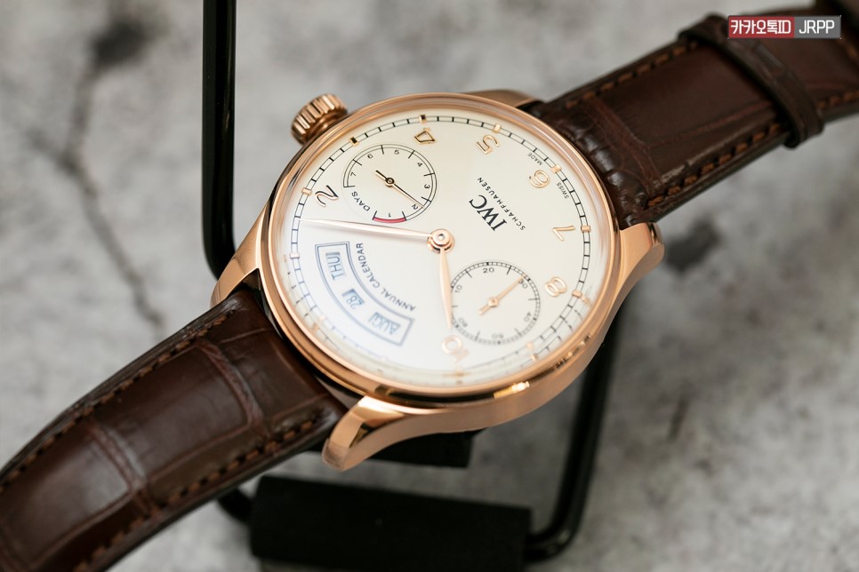 손목에 금색 축복을 내려주소서.. IWC 포르투기저 애뉴얼 캘린더 핑크골드 레플리카시계 리뷰 IWC Portuguese Annual Calendar 이미지 20
