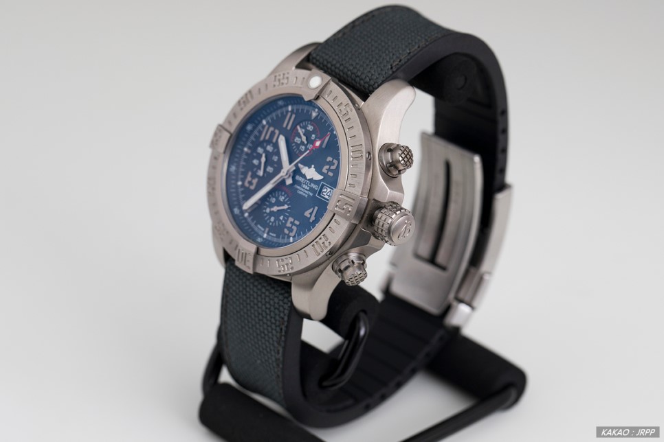 브라이틀링 어벤져 밴딧 리얼티타늄 레플리카시계 리뷰! Breitling Avenger BANDIT Chronograph Review 이미지 2