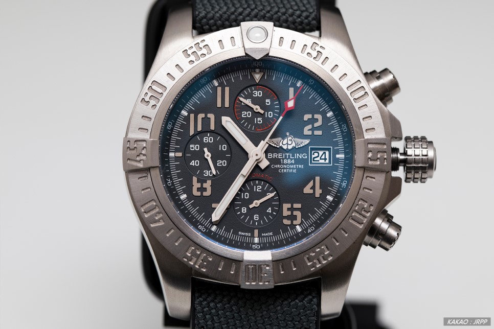 브라이틀링 어벤져 밴딧 리얼티타늄 레플리카시계 리뷰! Breitling Avenger BANDIT Chronograph Review 이미지 5