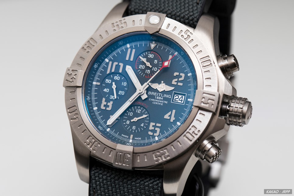 브라이틀링 어벤져 밴딧 리얼티타늄 레플리카시계 리뷰! Breitling Avenger BANDIT Chronograph Review 이미지 6