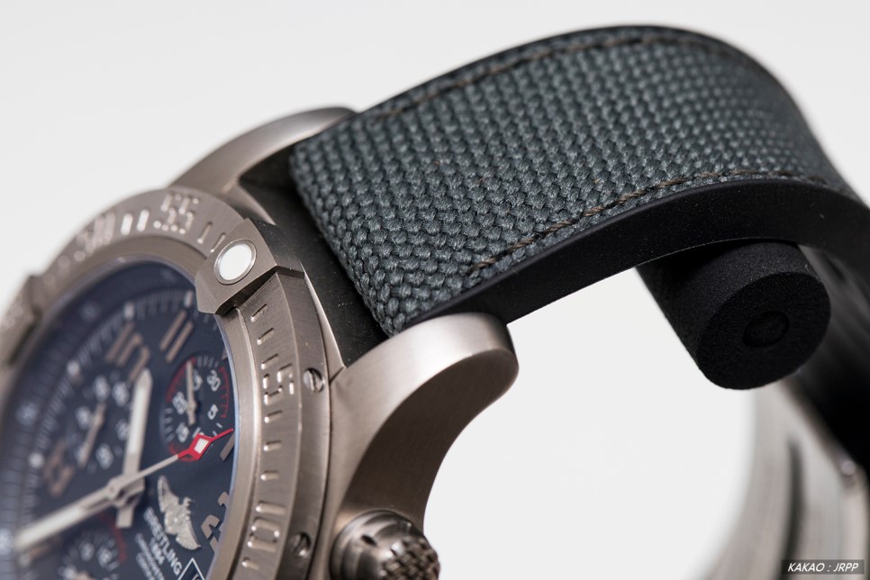 브라이틀링 어벤져 밴딧 리얼티타늄 레플리카시계 리뷰! Breitling Avenger BANDIT Chronograph Review 이미지 9