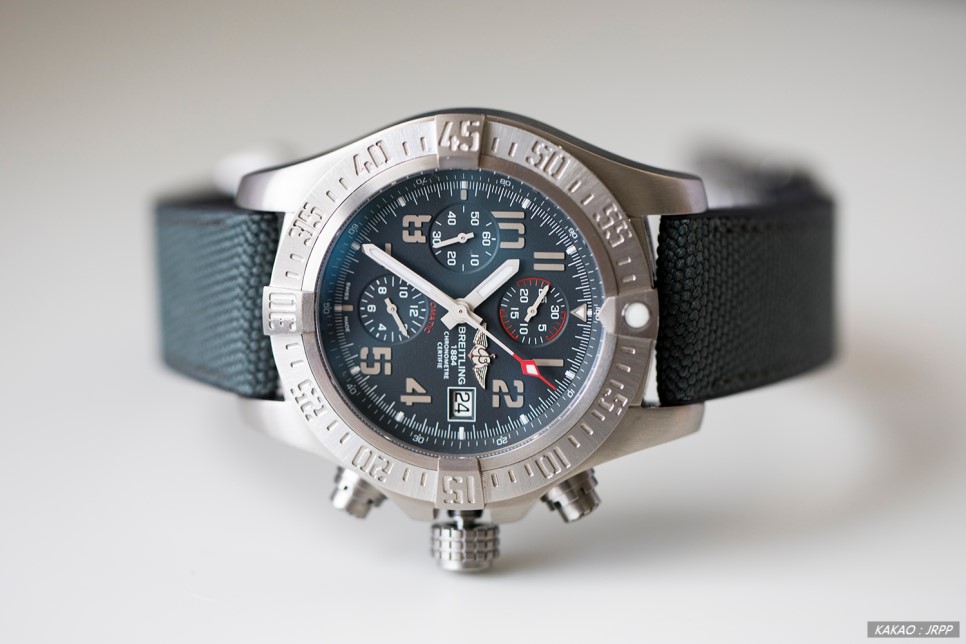 브라이틀링 어벤져 밴딧 리얼티타늄 레플리카시계 리뷰! Breitling Avenger BANDIT Chronograph Review 이미지 16
