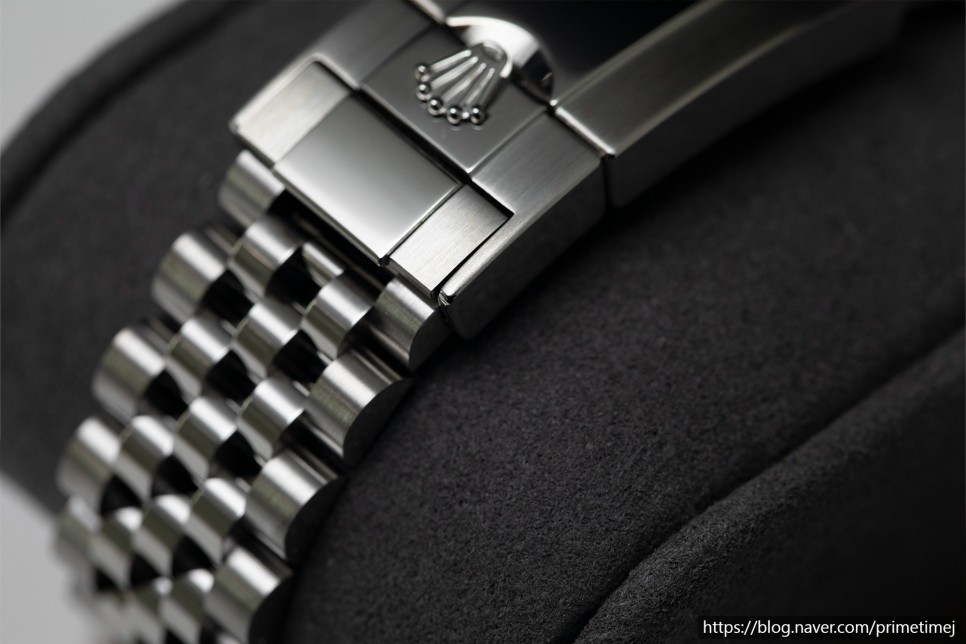 너 되게 쓸만해졌다. 롤렉스 GMT마스터2 배트걸 최신형 레플리카시계 리뷰 VS Rolex GMT Master II Batgirl 126710BLNR 이미지 11