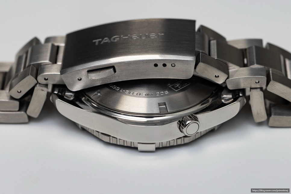 실용성, 감성 두 마리 토끼를 꿀꺽! 태그호이어 아쿠아레이서 500m W2110 3세대 리뷰 Tagheuer Aquaracer 500M W2110 Black 이미지 12